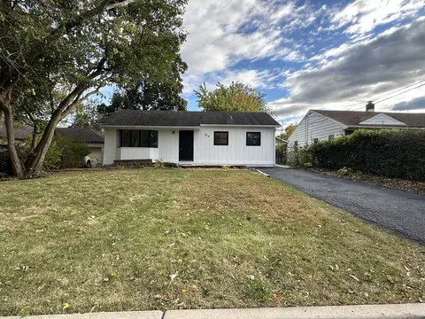 225 Pleasure Dr, Mundelein, IL 60060