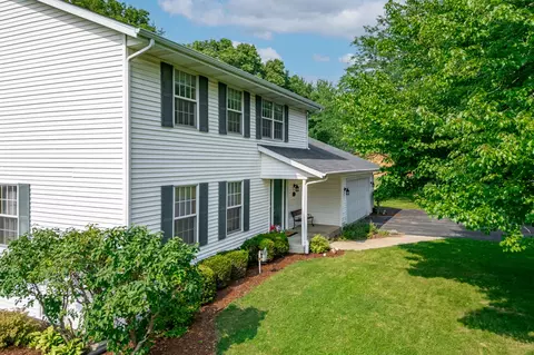 3188 Horseshoe Bnd, Rockford, IL 61109