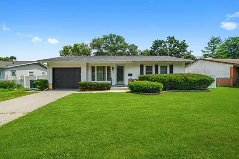 1013 Cedar Ln, Elk Grove Village, IL 60007
