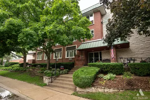101 N Peartree Ln #101, Arlington Heights, IL 60004