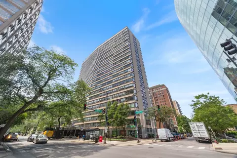 2930 N Sheridan Rd #710, Chicago, IL 60657