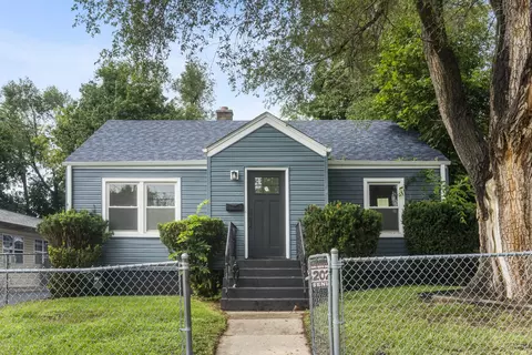 420 Ann St N, Elgin, IL 60120