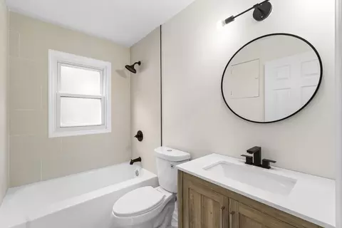 Bath - 420 Ann St N, Elgin, IL 60120 photo 1 of 1