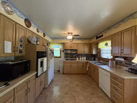 Kitchen - 7262 E 3200 N Rd, Manville, IL 61319 photo 4 of 4