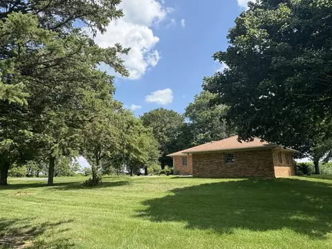 Exterior - 7262 E 3200 N Rd, Manville, IL 61319 photo 5 of 7