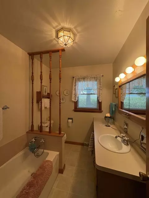 Bath - 7262 E 3200 N Rd, Manville, IL 61319 photo 1 of 3