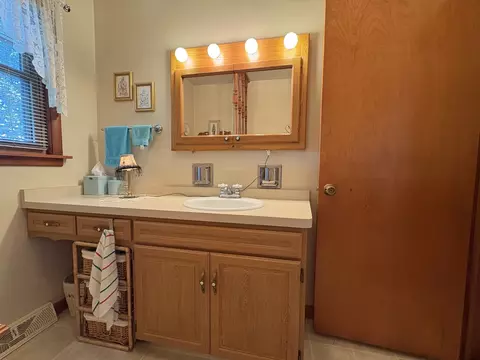 Bath - 7262 E 3200 N Rd, Manville, IL 61319 photo 2 of 3