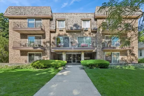 69 Lincoln Ave #1S, Riverside, IL 60546