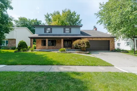 5 Gloucester Cir, Bloomington, IL 61704