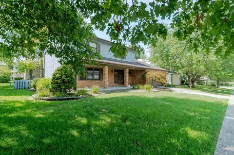 5 Gloucester Cir, Bloomington, IL 61704 photo 2