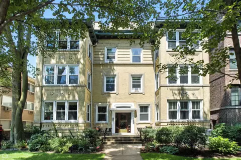 520 W Roscoe St #2W, Chicago, IL 60657