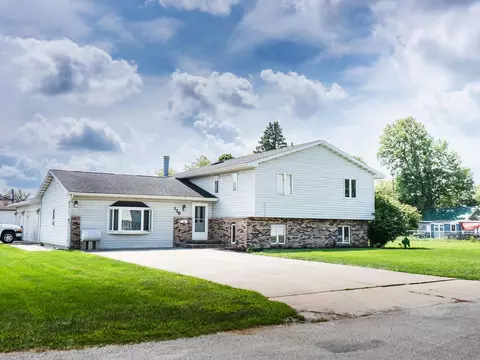 126 E Diller St, Pontiac, IL 61764