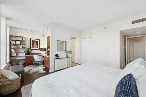 25 E Superior St #2402, Chicago, IL 60611 photo 17