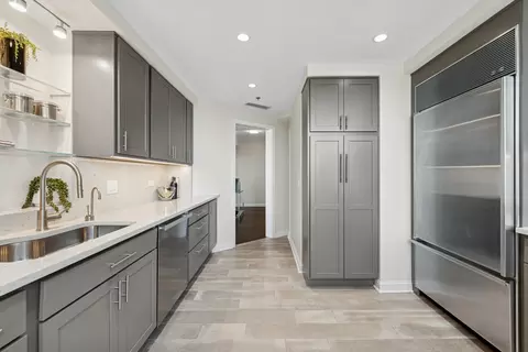 25 E Superior St #2402, Chicago, IL 60611 photo 15