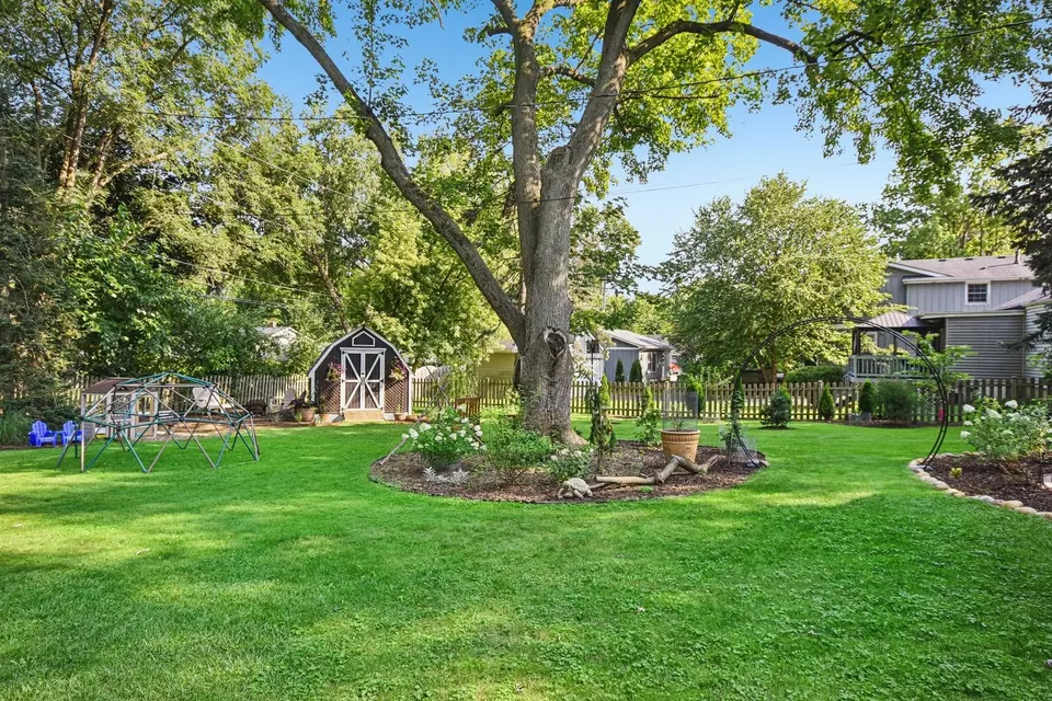 Exterior - 25 Nebraska St, Geneva, IL 60134 photo 10 of 12