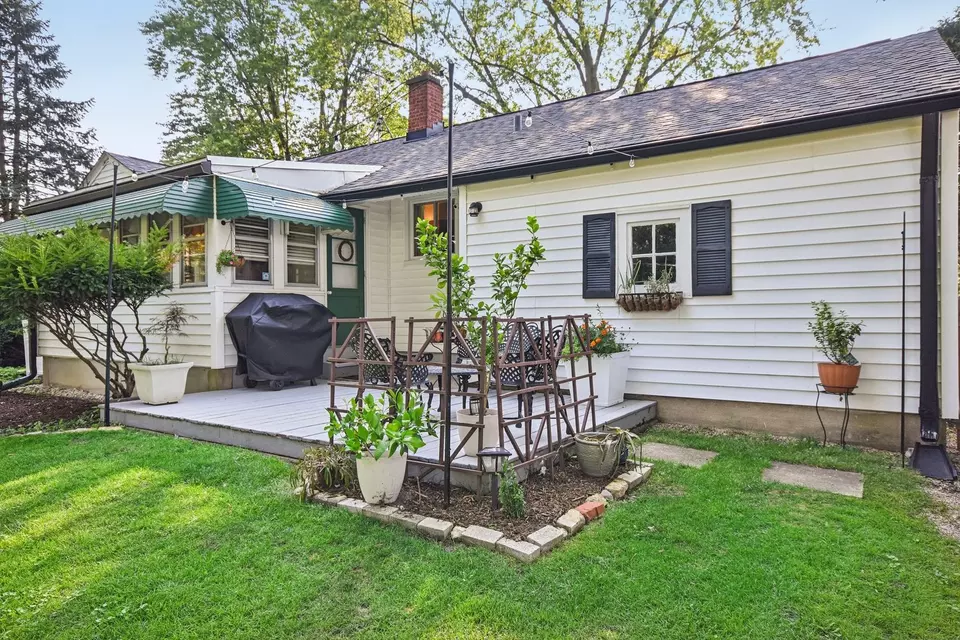 Exterior - 25 Nebraska St, Geneva, IL 60134 photo 4 of 12