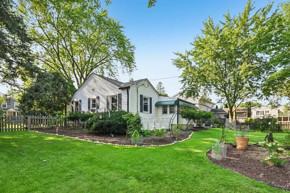 Exterior - 25 Nebraska St, Geneva, IL 60134 photo 8 of 12