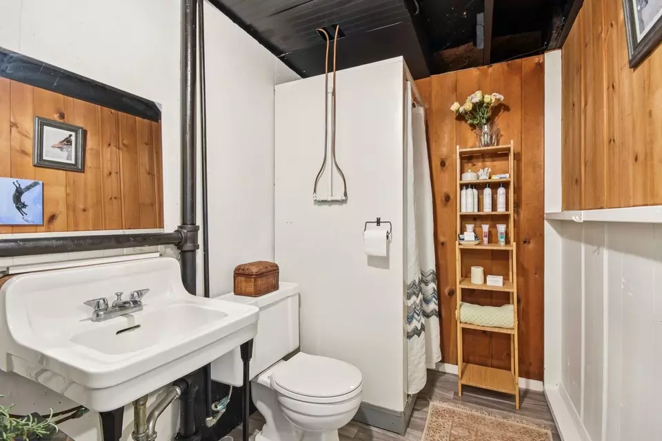 Bath - 25 Nebraska St, Geneva, IL 60134 photo 4 of 4