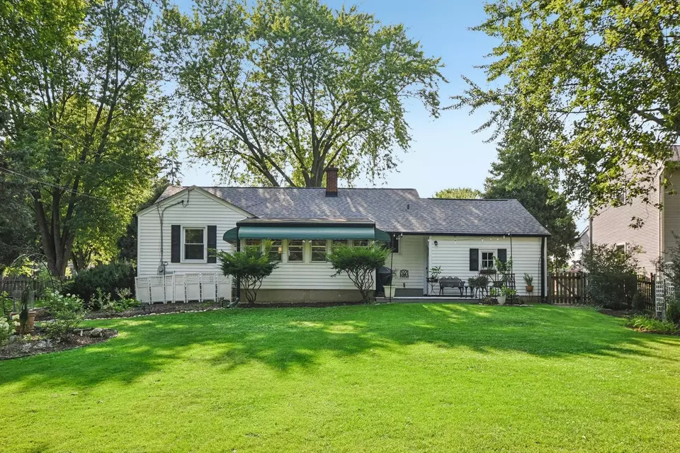 Exterior - 25 Nebraska St, Geneva, IL 60134 photo 6 of 12