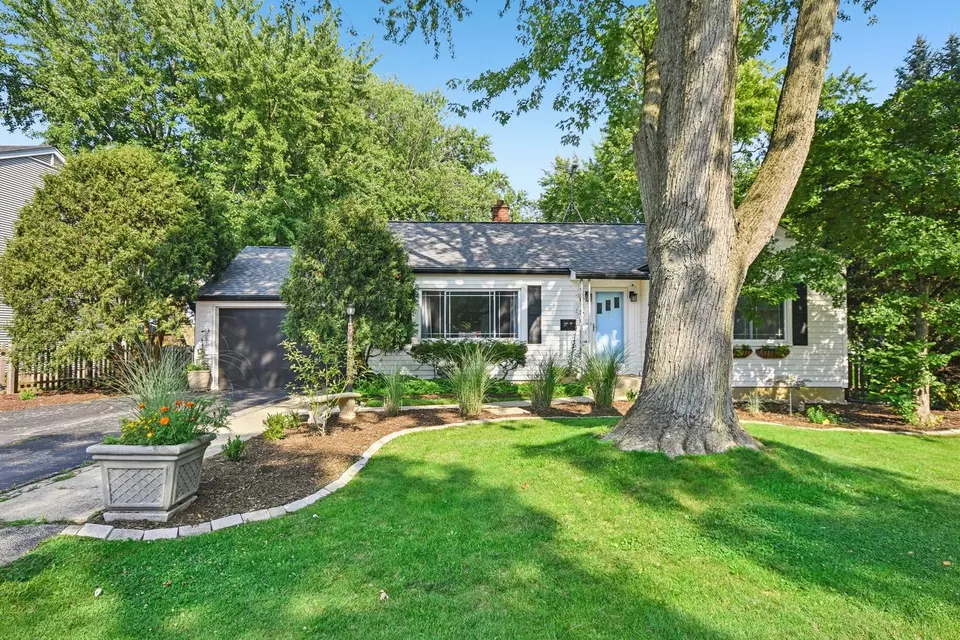 Exterior - 25 Nebraska St, Geneva, IL 60134 photo 1 of 12