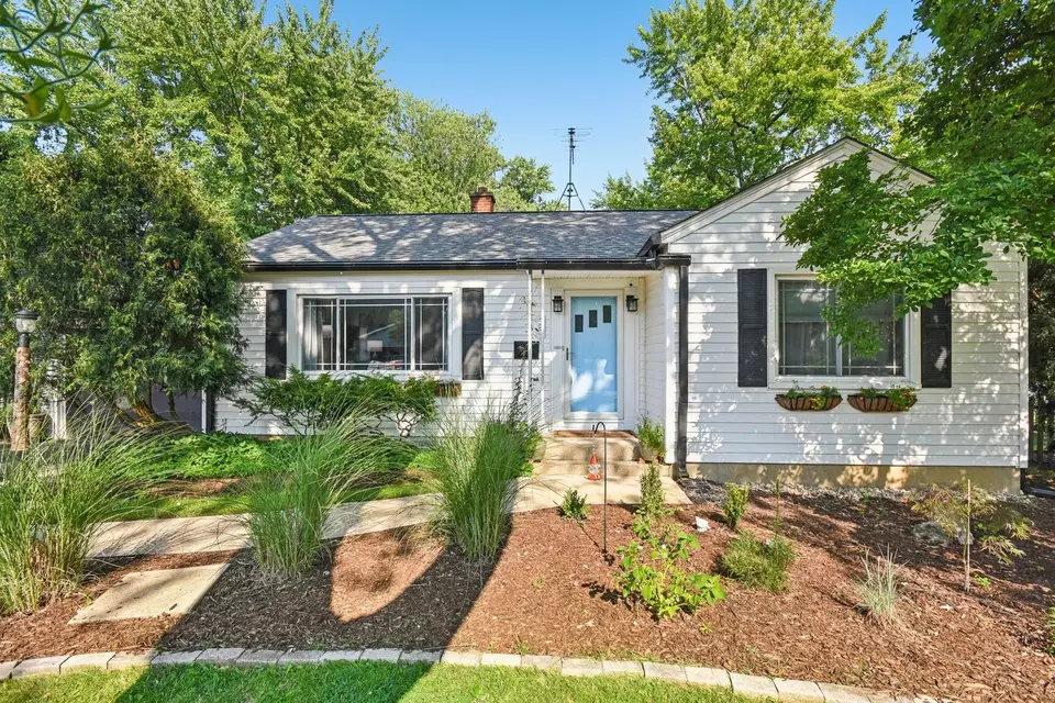 Exterior - 25 Nebraska St, Geneva, IL 60134 photo 2 of 12