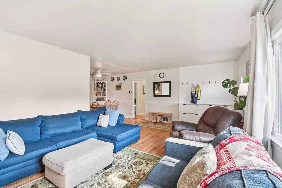 Living - 25 Nebraska St, Geneva, IL 60134 photo 2 of 2