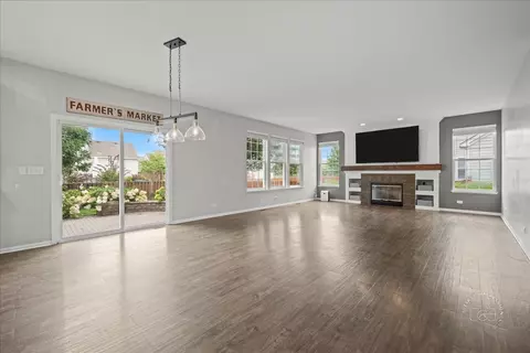 Living - 300 Monument Rd, Elgin, IL 60124 photo 3 of 7