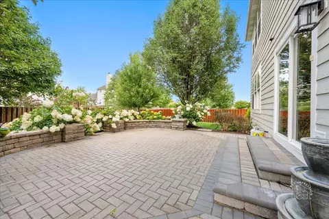 Exterior - 300 Monument Rd, Elgin, IL 60124 photo 3 of 8