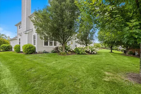 Exterior - 300 Monument Rd, Elgin, IL 60124 photo 6 of 8