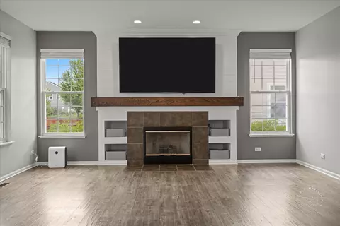Living - 300 Monument Rd, Elgin, IL 60124 photo 4 of 7