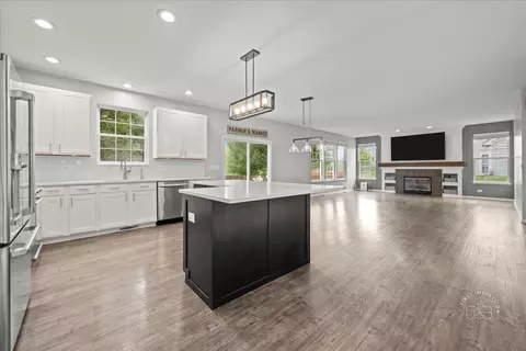 Kitchen - 300 Monument Rd, Elgin, IL 60124 photo 1 of 2