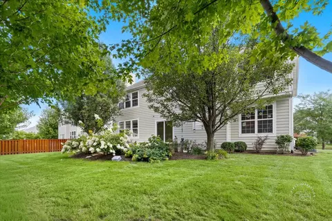Exterior - 300 Monument Rd, Elgin, IL 60124 photo 5 of 8