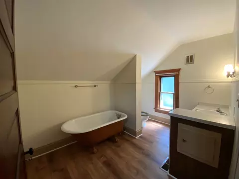 Bath - 403 Edwards St, Aurora, IL 60505 photo 2 of 2
