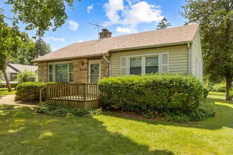 7 N300 Linden Ave, Medinah, IL 60157
