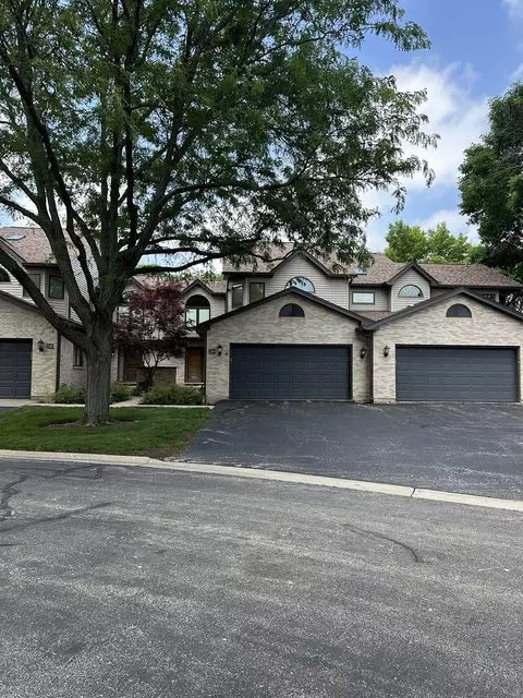 2143 N Juniper Ln, Arlington Heights, IL 60004