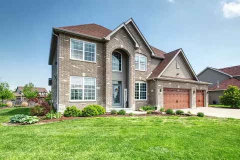 1472 S Saddlebrook Ln, Minooka, IL 60447