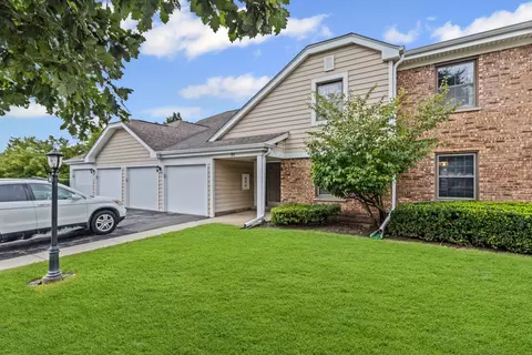 91 Lambert Dr #B1, Schaumburg, IL 60193