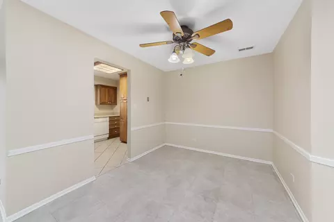 Dining - 855 Johnstown Ln #A, Wheaton, IL 60189 photo 1 of 1