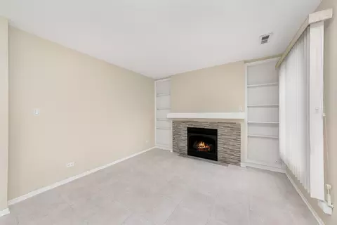 Living - 855 Johnstown Ln #A, Wheaton, IL 60189 photo 2 of 3