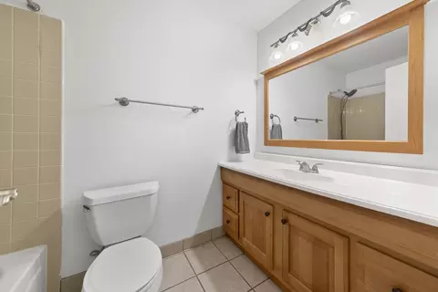 Bath - 855 Johnstown Ln #A, Wheaton, IL 60189 photo 2 of 2
