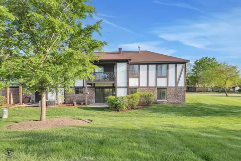 Exterior - 855 Johnstown Ln #A, Wheaton, IL 60189 photo 2 of 3