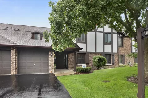 855 Johnstown Ln #A, Wheaton, IL 60189