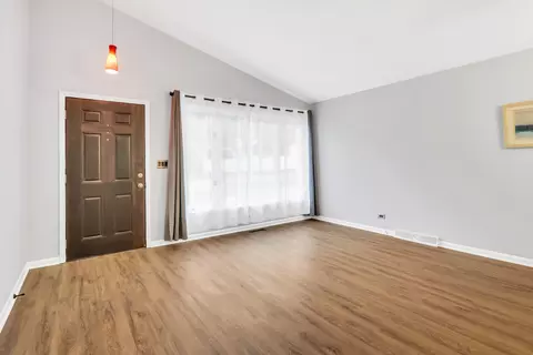 65 Hickory Dr, Lindenhurst, IL 60046 photo 3