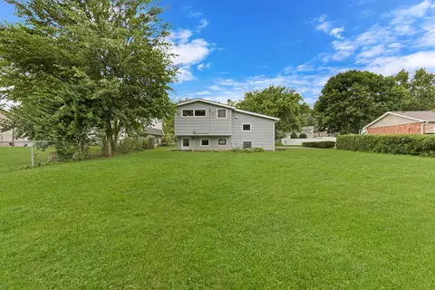 65 Hickory Dr, Lindenhurst, IL 60046 photo 27