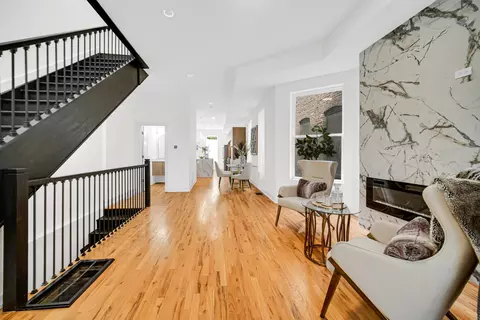 Entry Way - 4752 S Champlain Ave, Chicago, IL 60615 photo 2 of 2