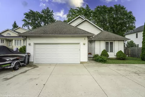 20739 N Weiland Rd, Prairie View, IL 60069