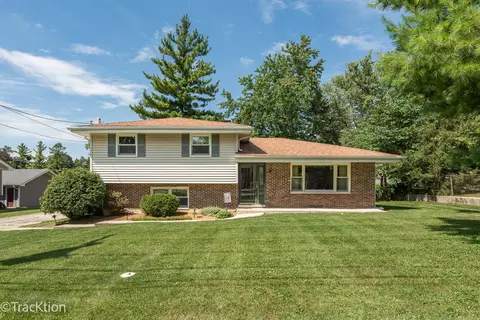 138 W Chicago Ave, Westmont, IL 60559