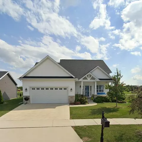 45 Lodge Trl, Monticello, IL 61856