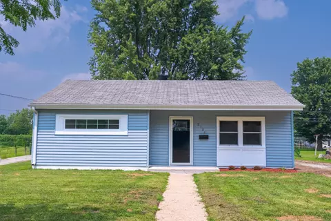 2104 Chestnut Ave, Sterling, IL 61081