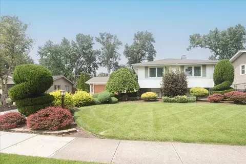 20 W608 22nd St, Lombard, IL 60148